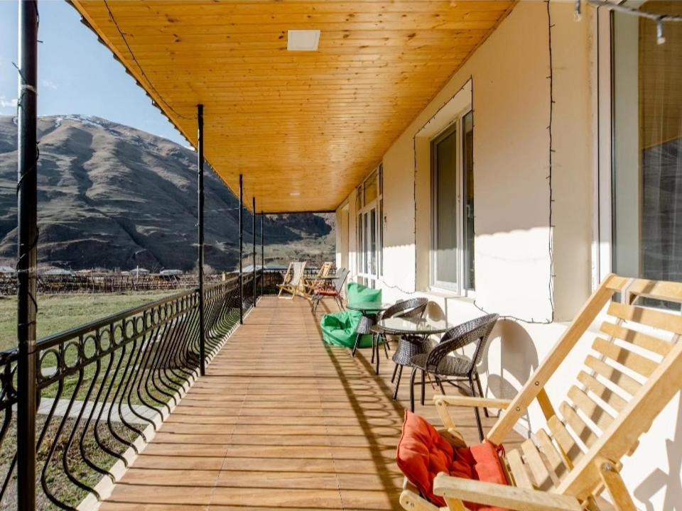 Cozy Hotel Kazbegi Екстериор снимка