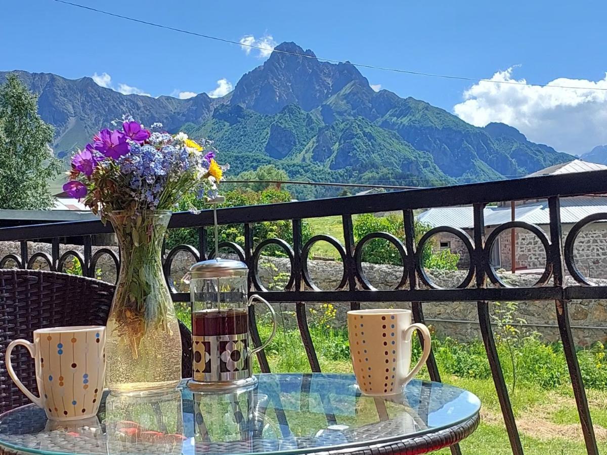 Cozy Hotel Kazbegi Екстериор снимка